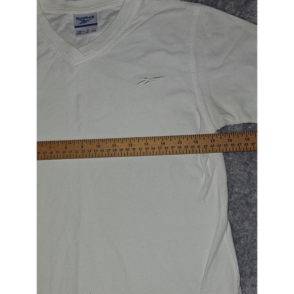 Reebok Womens V-Neck T-Shirt White Embroidered Logo Casual 90s Athleisure Size M - Picture 5 of 7